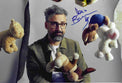 Fotografia autografata Brunori Sas ritratto con peluche – autografo blu originale – MTM Memorabilia