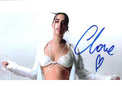 Fotografia autografata Clara Soccini cantante e attrice di Mare Fuori – scatto fashion su fondo chiaro – autografo originale pennarello blu con cuoricino – Excellent