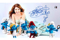 Fotografia autografata Cristina D Avena regina delle sigle dei cartoni animati – ritratto con personaggi blu su fondo chiaro – autografo originale pennarello blu – Excellent