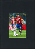 Fotografia autografata Dejan Stankovic maglia rossa Serbia numero 10 e fascia capitano Mondiali 2010 – montata su cartoncino nero – autografo originale pennarello nero