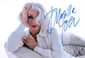Fotografia autografata Drusilla Foer ritratto elegante capelli argento rossetto rosso – icona di stile e star di Sanremo – autografo originale pennarello blu – Excellent