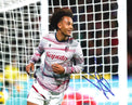Fotografia autografata Joshua Zirkzee Bologna maglia away Macron Saputo – attaccante in campo – autografo originale pennarello blu – condizioni Excellent