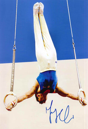 Fotografia autografata Jury Chechi agli anelli – ginnasta azzurro Signore degli Anelli in esercizio – autografo originale pennarello blu – condizioni Excellent