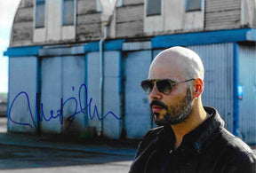 Fotografia autografata Marco D'Amore ritratto profilo occhiali – autografo blu originale – MTM Memorabilia