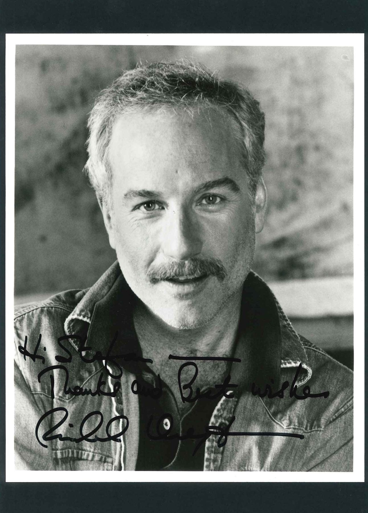 Fotografia autografata Richard Dreyfuss attore premio Oscar – ritratto vintage bianco e nero – autografo originale con dedica pennarello nero – condizioni Excellent