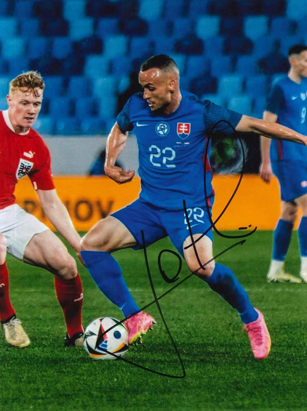 Fotografia Autografata Stanislav Lobotka – Slovacchia – N.22 in Azione – 20x15 cm – COA Disponibile