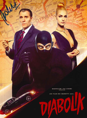 Fotografia autografata Diabolik Manetti Bros con Valerio Mastandrea ispettore Ginko – Luca Marinelli e Miriam Leone – autografo originale pennarello blu – Excellent