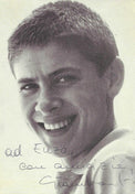 Fotografia con dedica autografata Gianni Morandi giovanissimo ritratto bianco e nero anni 60 sorriso smagliante capelli corti – dedica originale inchiostro blu ad Enzo con amicizie Gianmorandi – 15x10,5 cm – condizioni Excellent