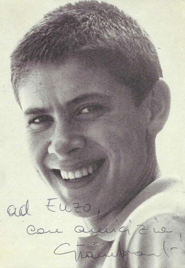Fotografia con Dedica Autografata Gianni Morandi Giovanissimo – Ritratto B&N Anni '60 – Esordio Carriera – COA Incluso