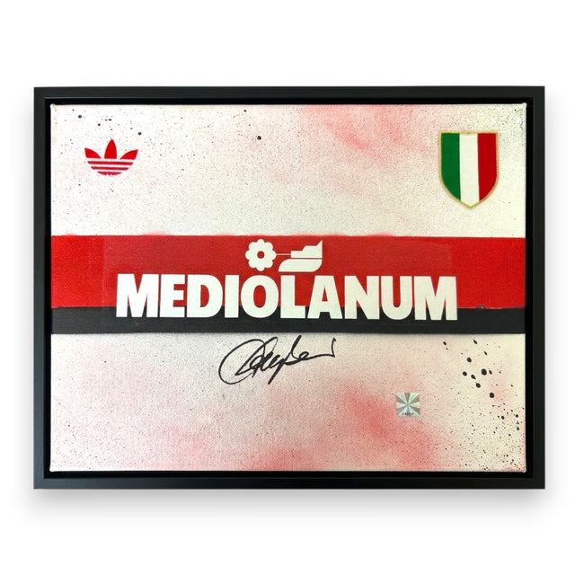 Frame Legends autografato Franco Baresi – tela ispirata alla maglia Milan Away Mediolanum 1988/89 – base bianca fascia rossa e nera – trifoglio Adidas e scudetto tricolore – autografo pennarello nero – adesivo olografico Certificato Witnessed – cornice nera 40x30 cm