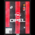 Frame Legends autografato Franco Baresi – artwork tela dipinta livrea AC Milan strisce rossonere logo Lotto stemma 1899 sponsor Opel – 40x30 cm con cornice – autografo originale pennarello nero – COA Associazione Autografia incluso – condizioni Excellent