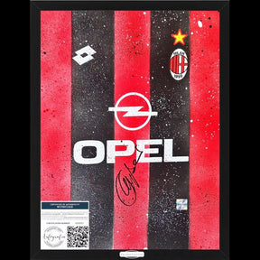 Frame Legends autografato Franco Baresi – artwork tela dipinta livrea AC Milan strisce rossonere logo Lotto stemma 1899 sponsor Opel – 40x30 cm con cornice – autografo originale pennarello nero – COA Associazione Autografia incluso – condizioni Excellent