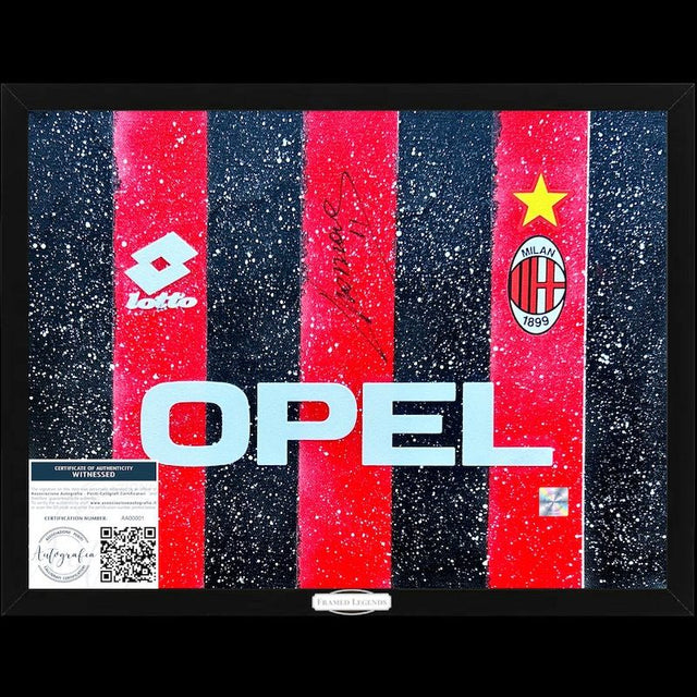 Frame Legends autografato Daniele Massaro – artwork tela dipinta livrea AC Milan strisce rossonere logo Lotto stemma 1899 sponsor Opel – 30x40 cm con cornice – autografo originale pennarello nero – COA Associazione Autografia incluso – condizioni Excellent