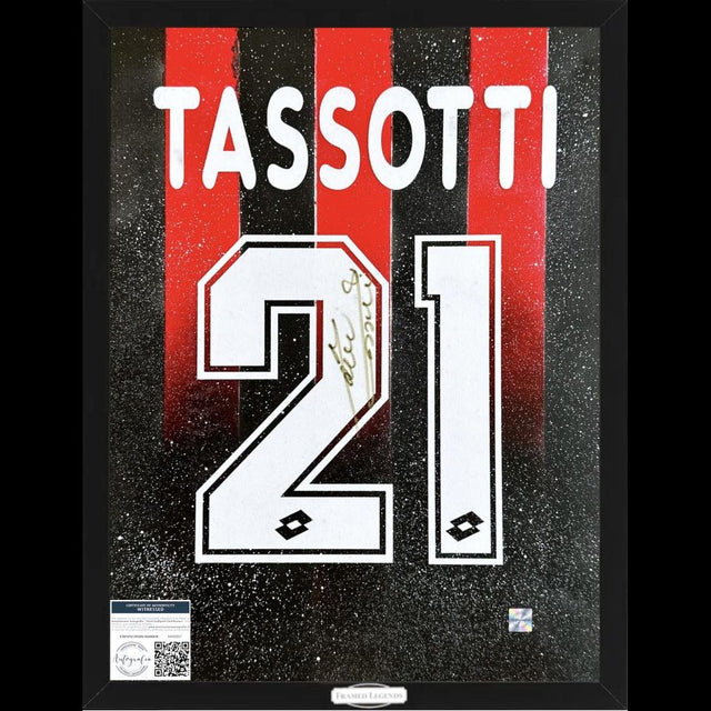 Frame Legends autografato Mauro Tassotti – artwork tela dipinta cognome e numero 21 AC Milan strisce rossonere logo Lotto – 50x40 cm con cornice – autografo originale pennarello oro – COA Associazione Autografia incluso – condizioni Excellent