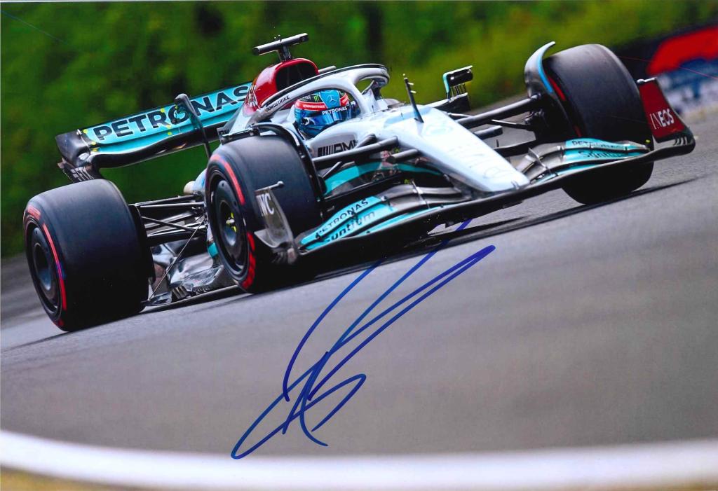 Fotografia autografata George Russell Mercedes W13 stagione 2022 – 29x20 cm – autografo originale pennarello blu – COA Associazione Autografia incluso