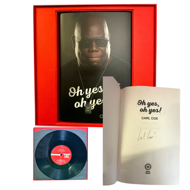 Copertina libro Oh Yes Oh Yes Carl Cox con dettaglio pagina firmata e numerata