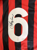 Macro autografo originale Franco Baresi sul numero 6 maglia AC Milan 125 anniversario – pennarello nero – COA incluso