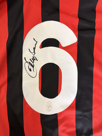 Macro autografo originale Franco Baresi sul numero 6 maglia AC Milan 125 anniversario – pennarello nero – COA incluso