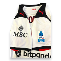 Dettaglio patch MSC e Serie A Enilive manica maglia AC Milan Away 2025-26