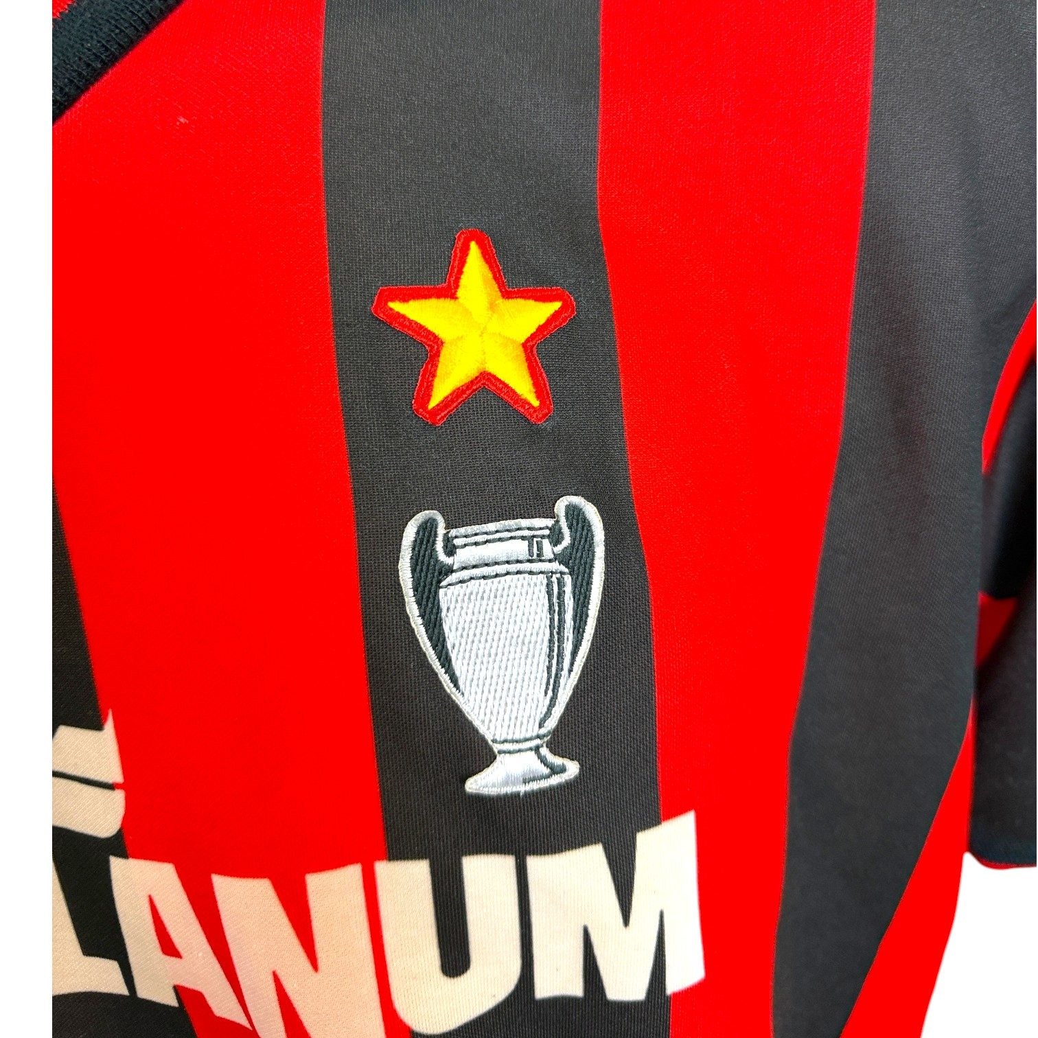 Dettaglio stella d'oro a 5 punte decimo scudetto e patch ricamata Coppa dei Campioni argentata sul petto destro maglia AC Milan Player Issued Home 1990-91 detentore European Cup 1989 1990