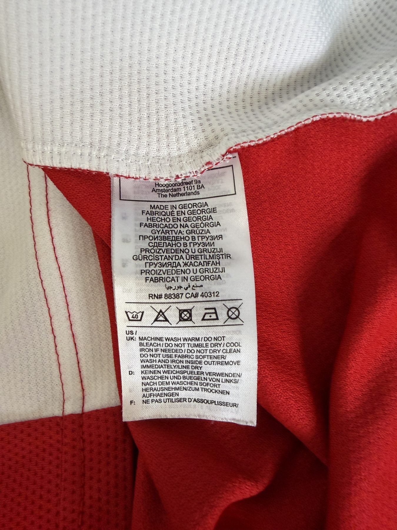 Etichetta lavaggio maglia Arsenal Home 2021-22 Adidas – Made in Georgia – 100% materiali riciclati Primegreen