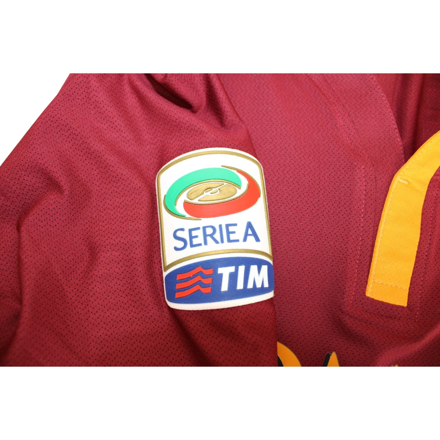 Dettaglio patch Serie A TIM ufficiale manica destra maglia AS Roma Home 2013/14 versione 2010-2016 logo campionato italiano