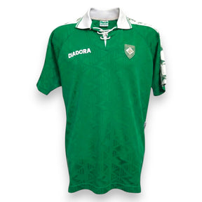 Maglia Avellino Home 1995-96 Diadora verde – colletto bianco con lacci – lettering Diadora lievemente usurato – condizioni Very Good vintage
