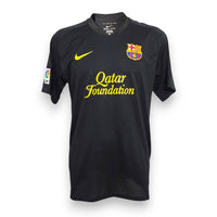 Maglia Barcellona Away 2011-12 Messi Nike nera – sponsor Qatar Foundation giallo stemma FCB e patch LFP