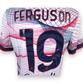 Dettaglio autografo originale Lewis Ferguson sul numero 19 maglia Bologna 2023-24 – pennarello argento – COA incluso