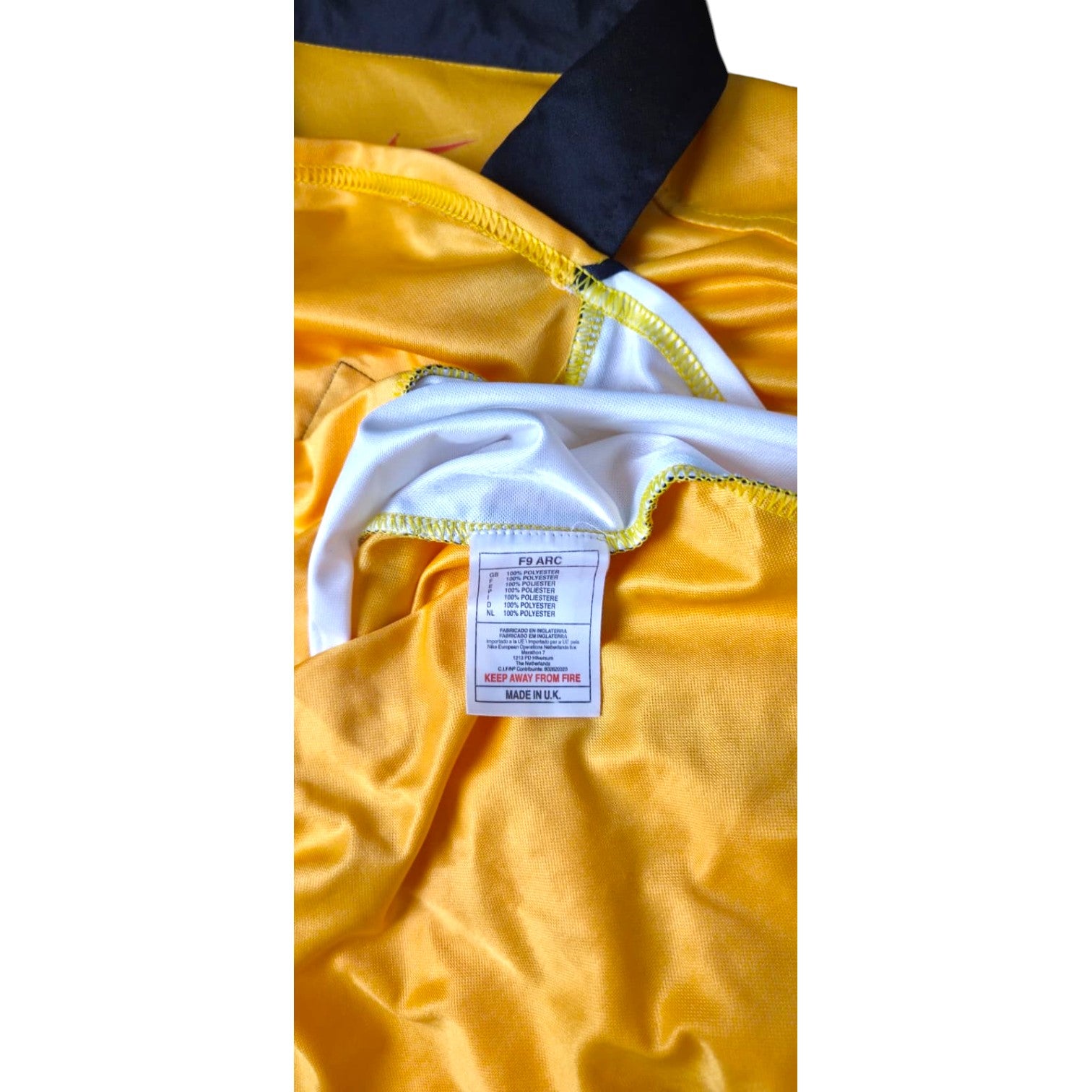 Dettaglio etichetta interna maglia Borussia Dortmund 1997-98 Nike – 100% poliestere Made in UK – cimelio vintage