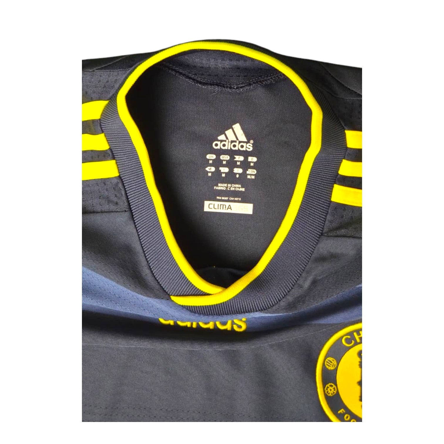 Dettaglio colletto ed etichetta taglia M maglia Chelsea Away 2009-10 Adidas – Climacool Made in China stemma giallo