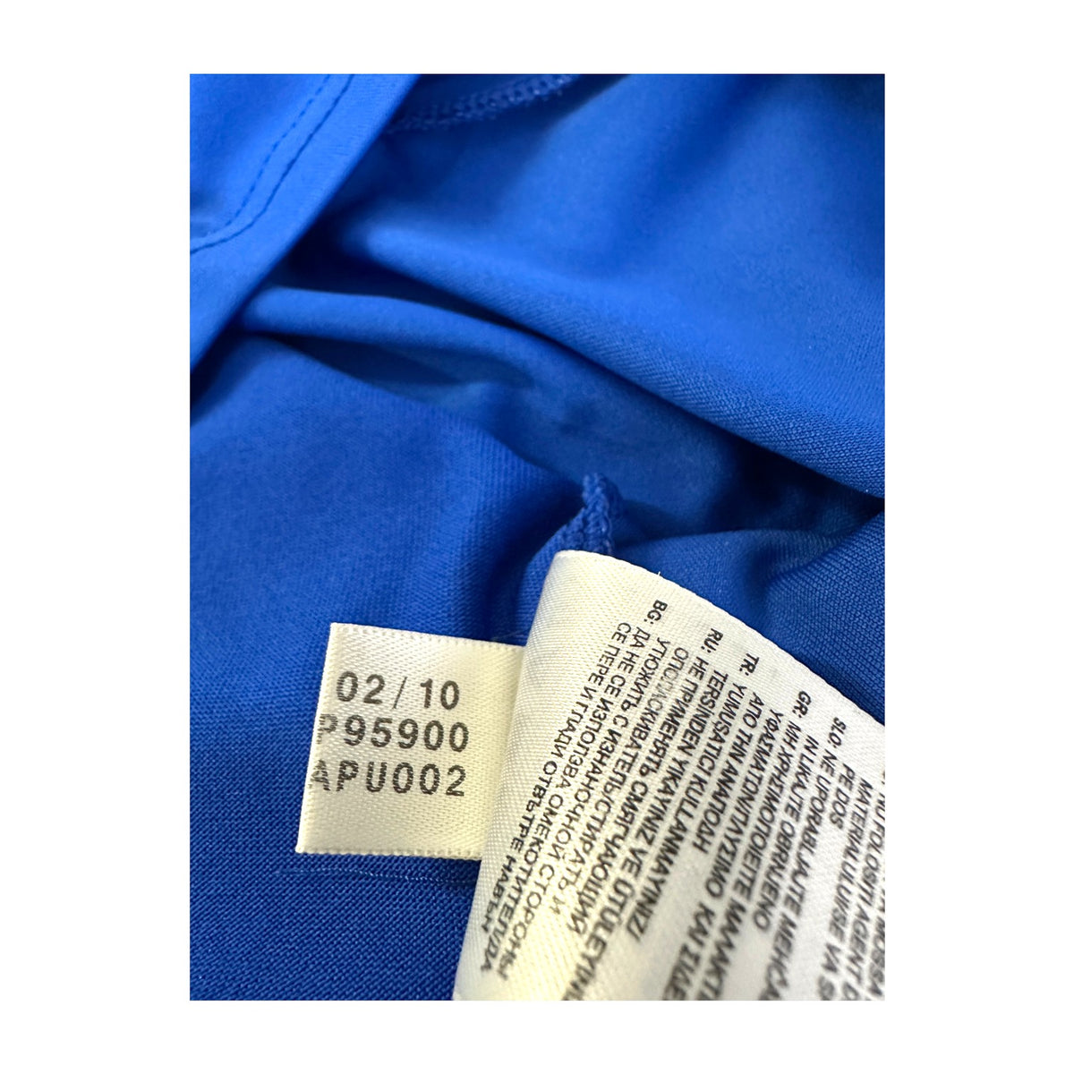 Etichetta interna Adidas con data 02/10 e codice articolo P95900 – maglia Chelsea Home 2010/11