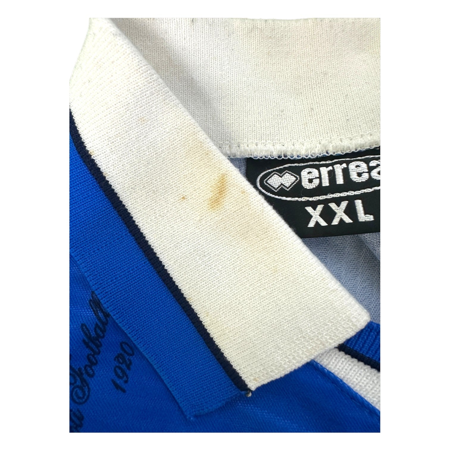 Etichetta Errea XXL su colletto maglia Empoli 1999-2000 – leggere macchioline compatibili con l'età