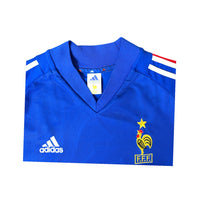 Colletto a V e gallo FFF ricamato con stella – maglia Francia Home 2002 Adidas Vintage