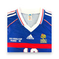 Dettaglio colletto e stemma FFF maglia Francia Home 1998 replica – adidas