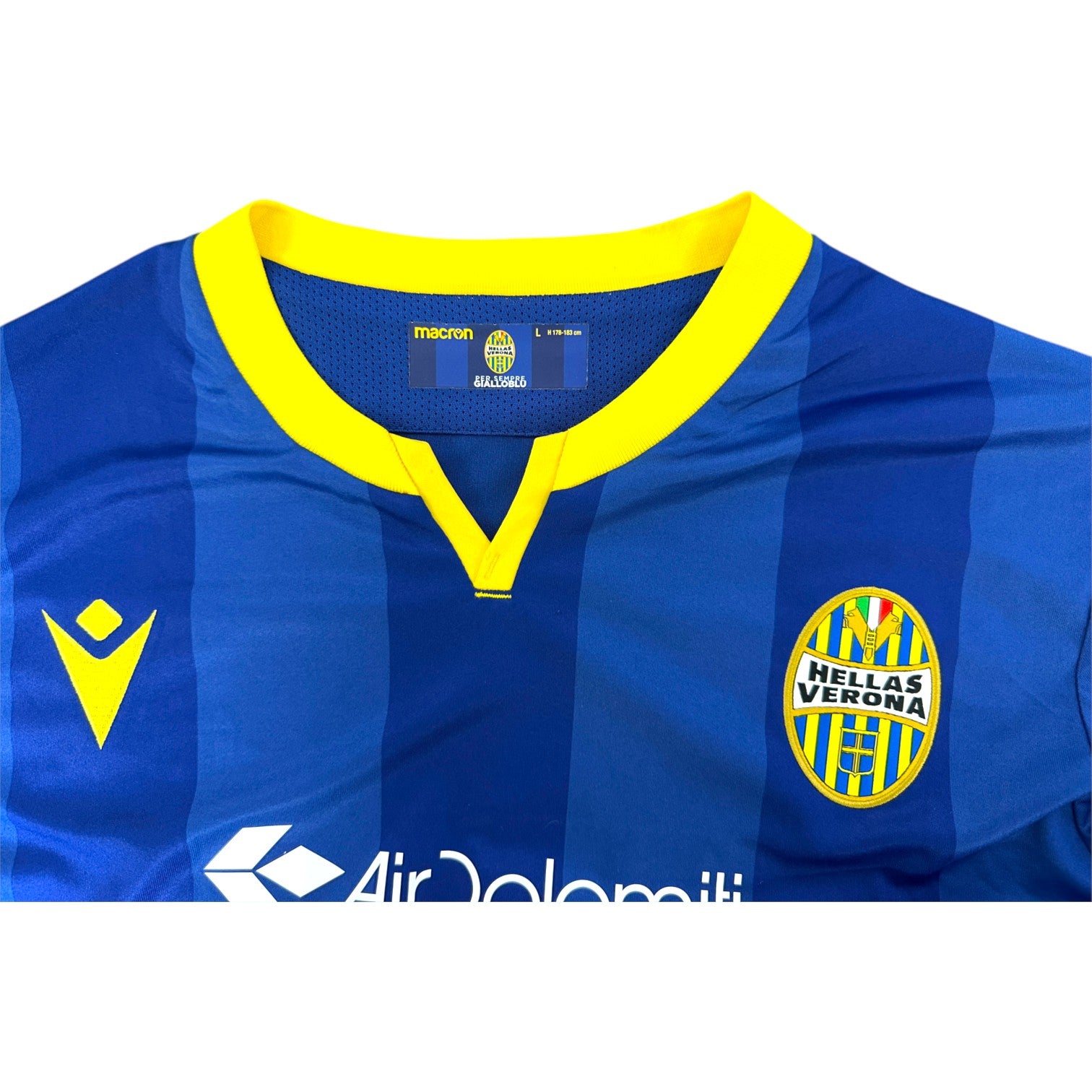 Colletto maglia Hellas Verona Home 2020-21 Macron – stemma Hellas Verona e logo Air Dolomiti