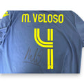 Dettaglio autografo originale Miguel Veloso su numero 4 maglia Hellas Verona Home 2020-21