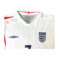 Colletto a polo con croce di San Giorgio, logo Umbro e stemma Three Lions – maglia Inghilterra 2005/07