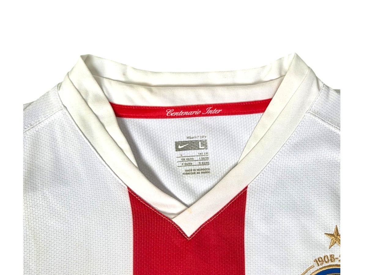 Colletto a V della maglia Inter 2007/08 con scritta Centenario Inter ed etichetta Nike Fit Dry taglia L