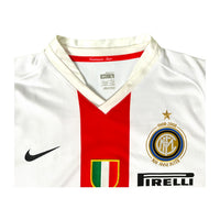 Colletto a V, scudetto tricolore e stemma 1908-2008 100 Anni Inter – maglia Away 2007/08 Nike