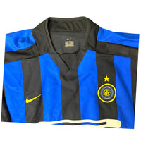 Colletto a V e stemma Inter con stella dorata – maglia Home 2002/03 Nike Vintage