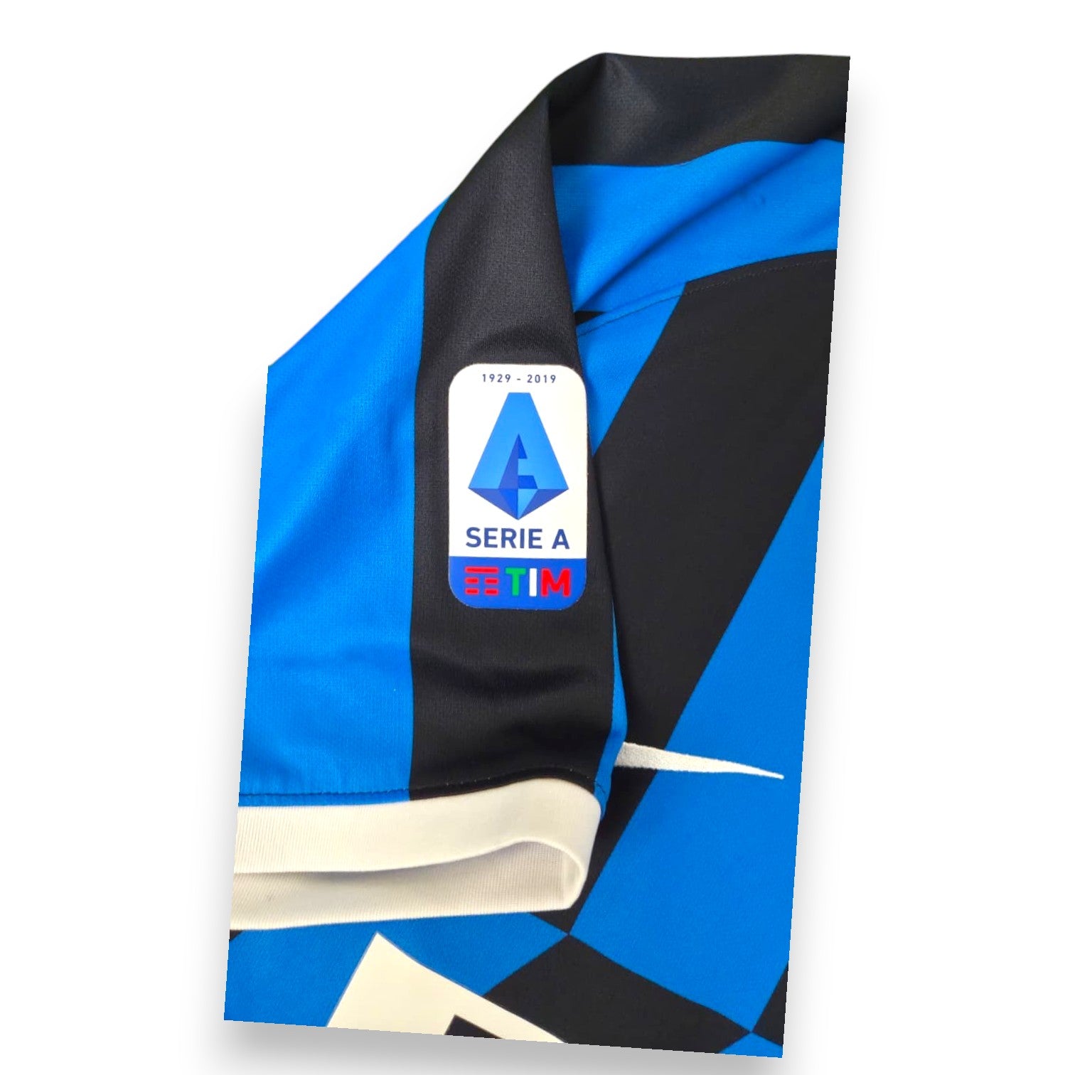 Dettaglio patch ufficiale Lega Serie A 1929-2019 su manica maglia Inter Home 2019-20 Nike