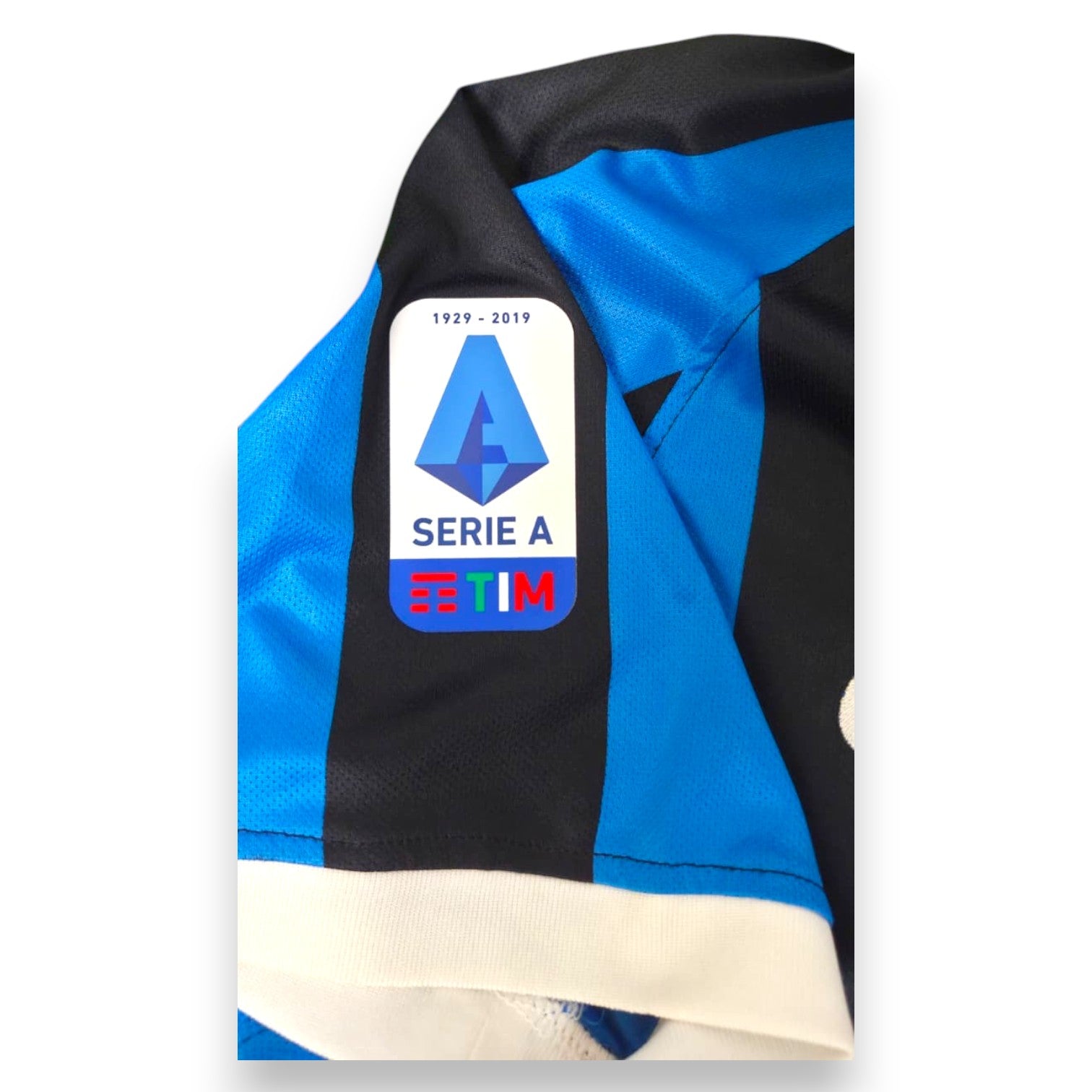 Dettaglio patch ufficiale Lega Serie A 1929-2019 su manica maglia Inter Home 2019-20 Nike