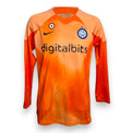 Maglia portiere Inter 2022/23 Nike arancione a maniche lunghe con sponsor Digitalbits e coccarda Coppa Italia – fronte