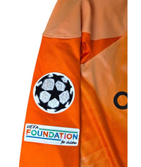 Patch Champions League Starball e UEFA Foundation sulla manica della maglia portiere Inter 2022/23