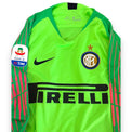 Dettaglio scudetto Inter e patch Serie A TIM 2018-2019 maglia portiere verde fluo Nike – sponsor Pirelli – cimelio nerazzurro