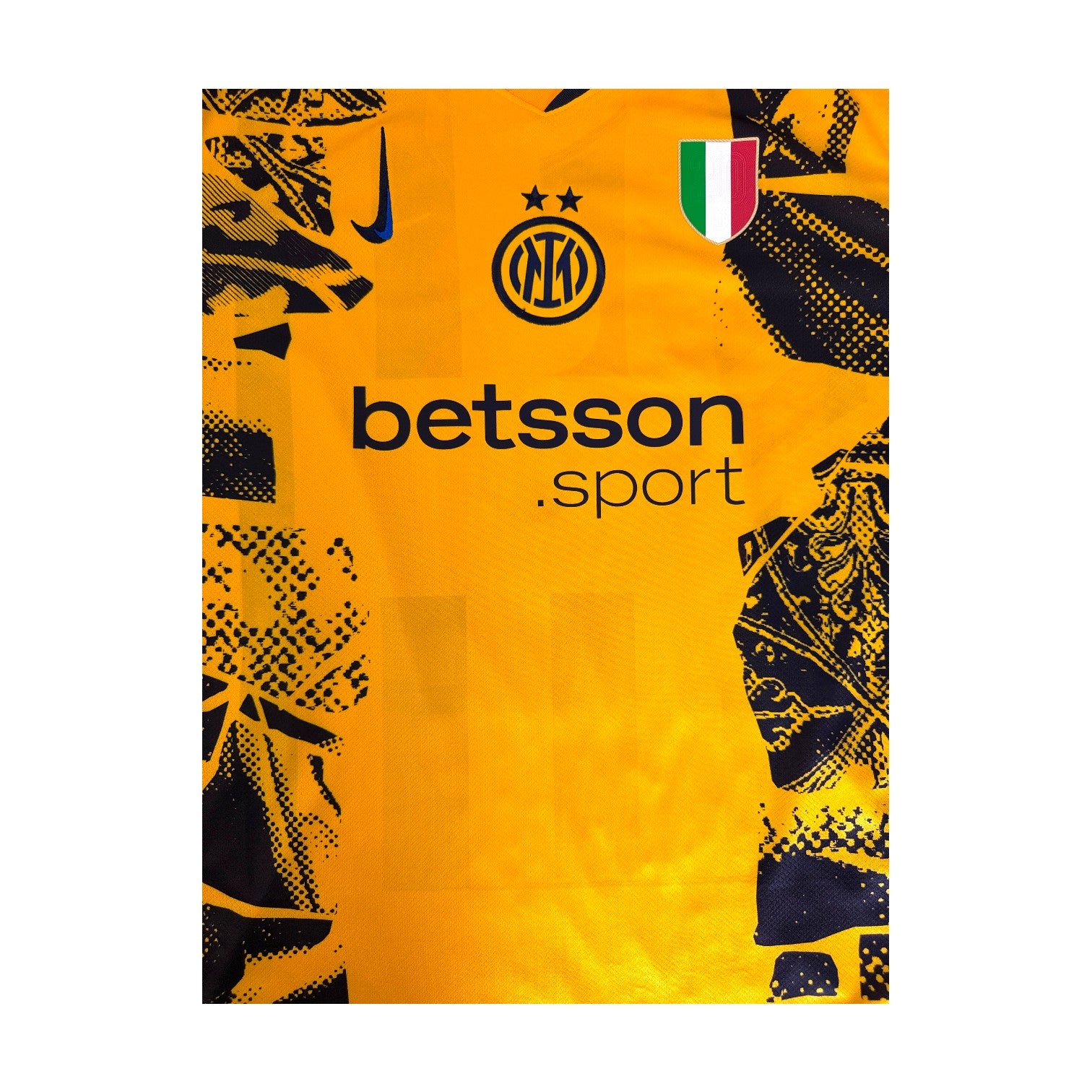 Dettaglio sponsor Betsson sport e scudetto tricolore maglia Inter Third 2024-25 campioni Italia