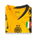 Colletto a V e stemma Inter doppia stella scudetto maglia Third 2024-25 gialla Nike