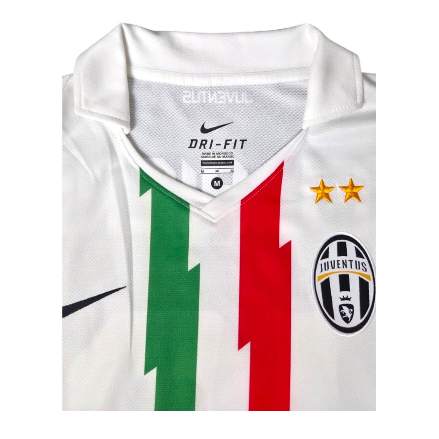 Dettaglio colletto a V e scudetto Juventus maglia Away 2010-11 Nike Dri-FIT – Made in Morocco taglia M