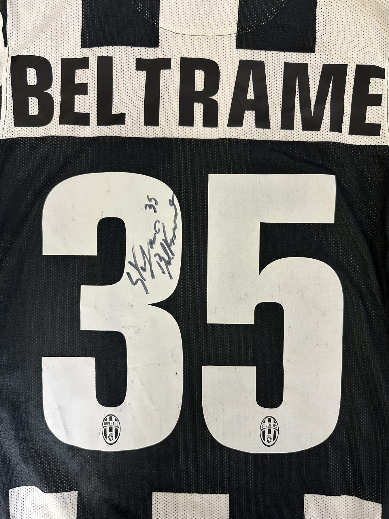 Dettaglio nameset BELTRAME e numero 35 su maglia Juventus 2012-13